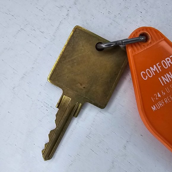 Vintage Comfort Inn Hotel Room Key Fob Murfreesboro Tennessee - Picture 3 of 6